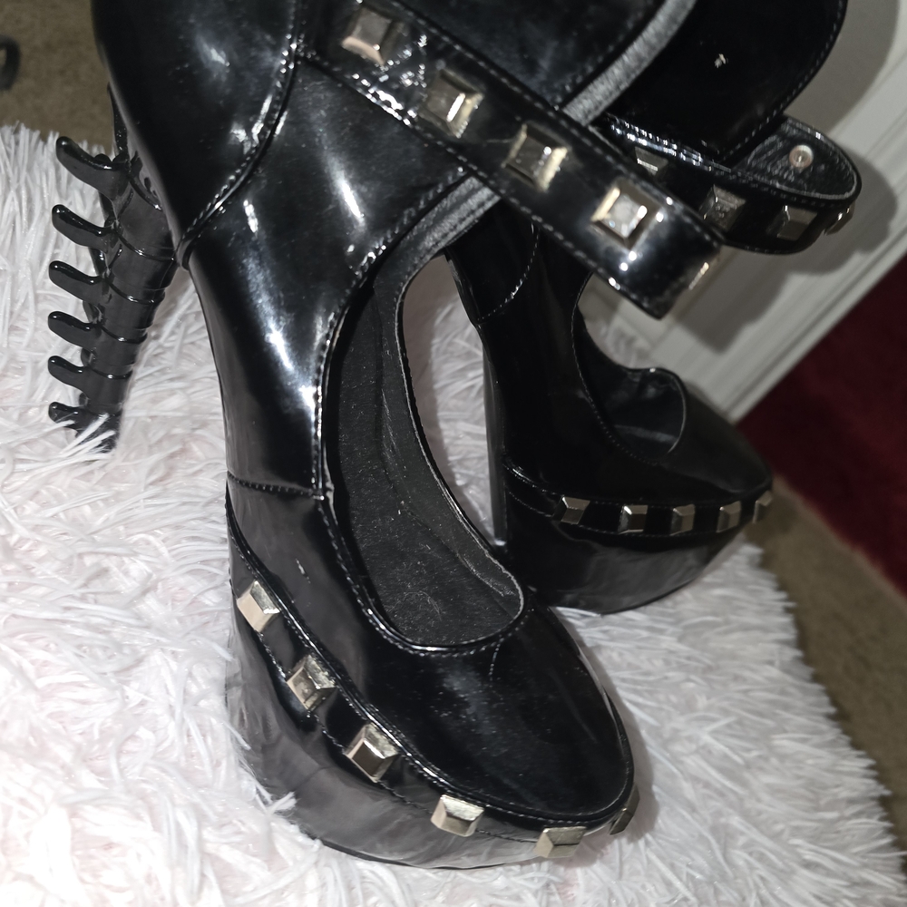 Black Leather Show Story Stelettiots Chic Black Heels with Stud Accents - Picture 2 of 11
